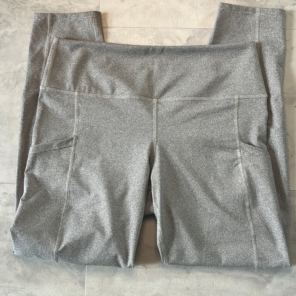 Banana Republic Athletic leggings / side pockets Light Grey NWOT Size L - Picture 2 of 12